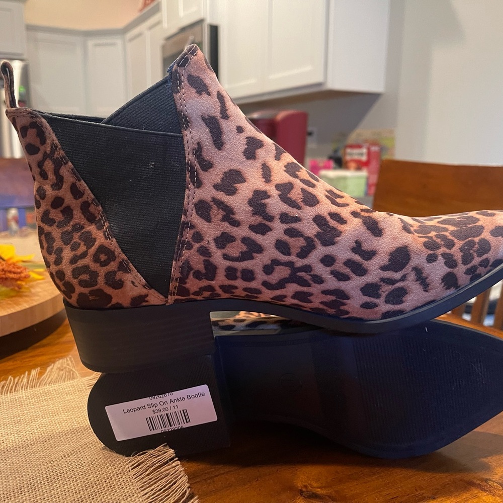 Women’s booties. Size 11, runs small and narrow.